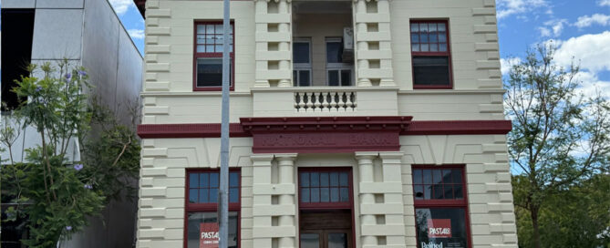 how much does it cost to paint a commercial building